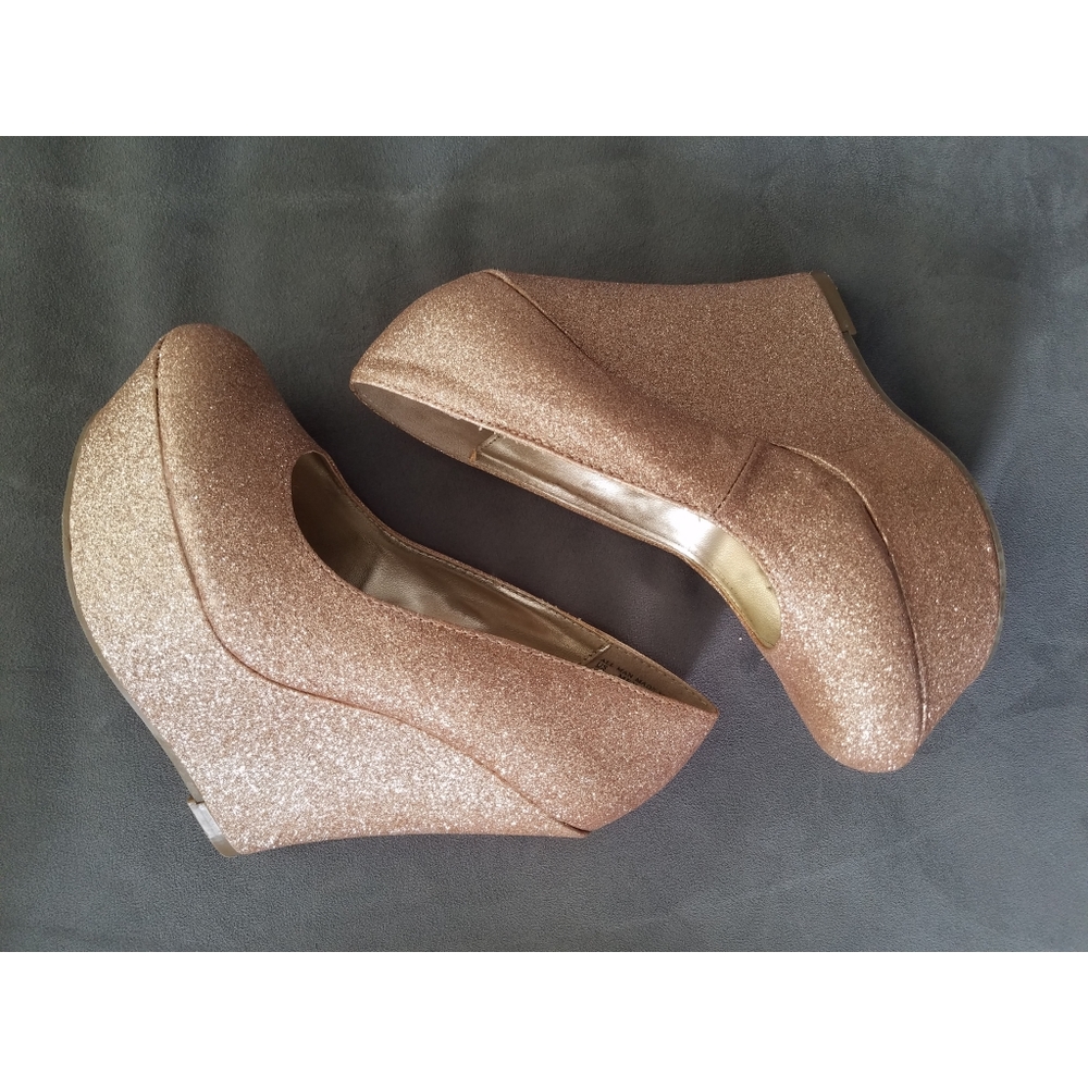 SM New York Boogie Gold Glitter Wedges
